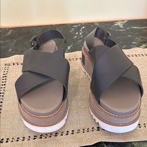 Tory Burch Dark grey and Brown Platform Sandals
Open to reasonable offer